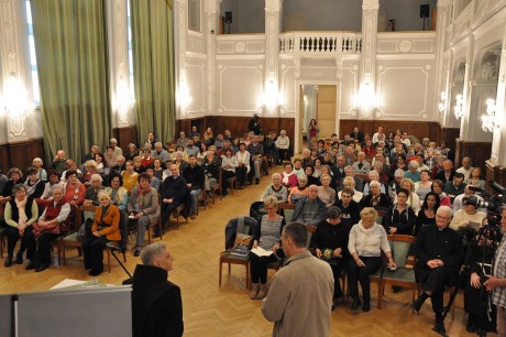 Dr. Barsi Balázs előadásával folytatódott a készület az Eucharisztikus Kongresszusra